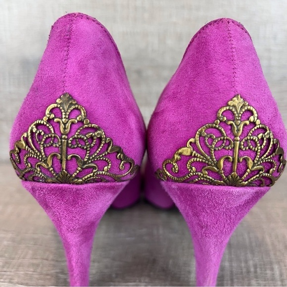 Caressa size 7 N fuschia suede metal filigree accent heels - Picture 5 of 15